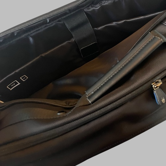 The EZRI Elite Backpack - Picture 4 of 9